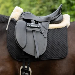 Schabracke - Lammfell mit innenliegenden Taschen